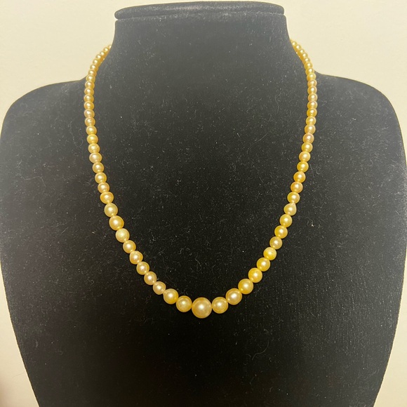 (4)Vintage Graduated Pearl Strand Necklaces - Picture 5 of 10